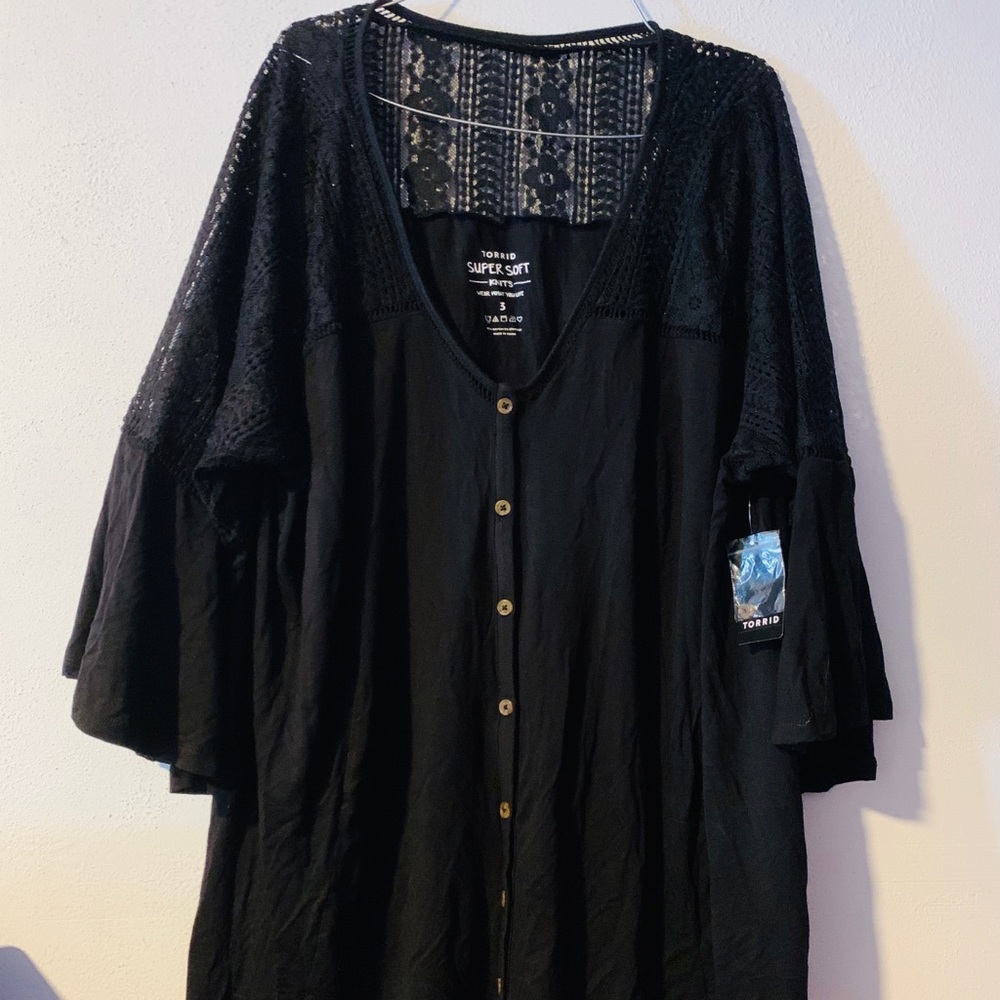 NWT TORRID SIZE 3 BELL SLEEVE AND LACE TOP